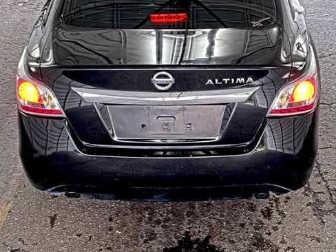 Used 2015 Nissan Altima 2.5 SL w/ Technology Package FWD image 10