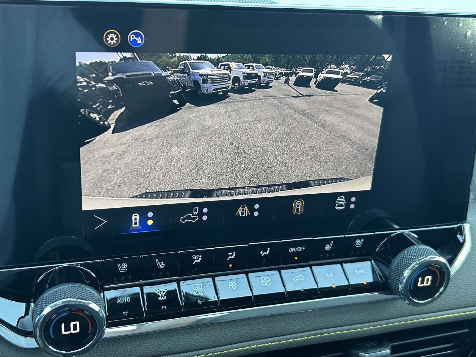 New 2026 Chevrolet Colorado ZR2 w/ Technology Package AWD/4WD image 23