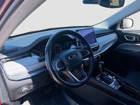 Used 2022 Jeep Compass Limited image 9