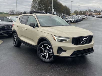 New 2026 Volvo XC40 B5 Core w/ Climate Package