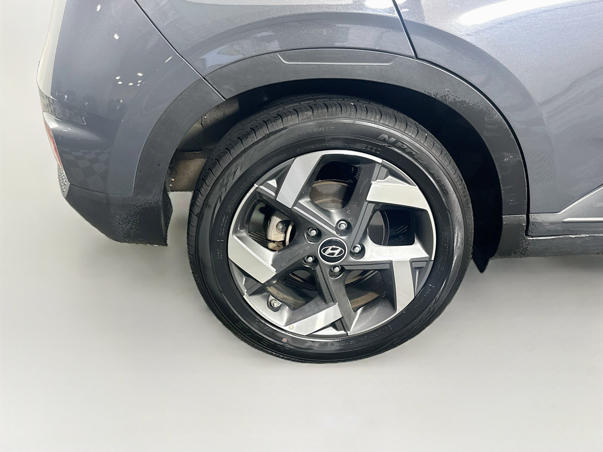 Used 2025 Hyundai Venue SEL FWD image 11