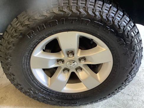 Used 2017 RAM 1500 Express AWD/4WD image 11