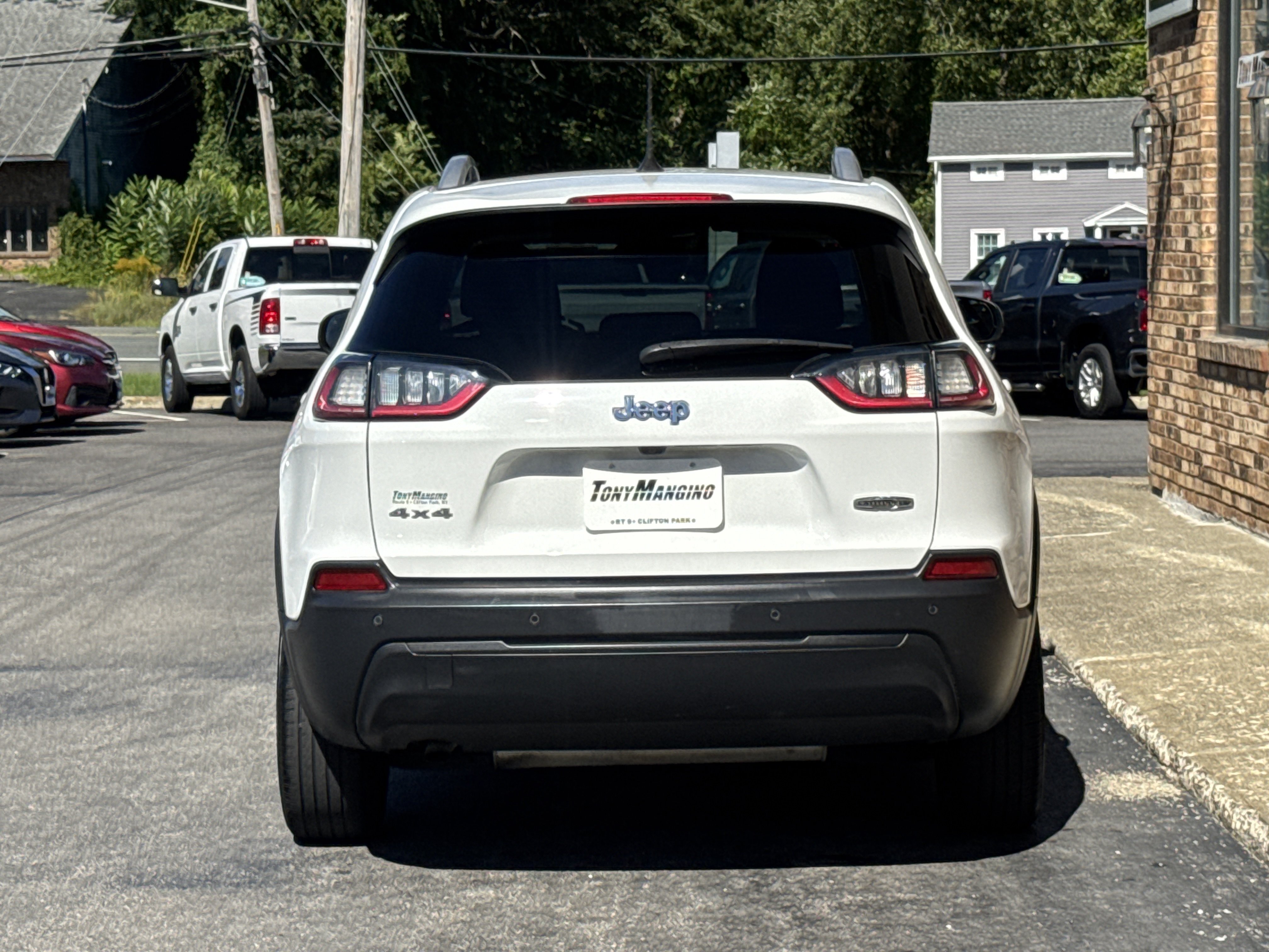 Used 2020 Jeep Cherokee Latitude Plus w/ Cold Weather Group AWD/4WD image 4