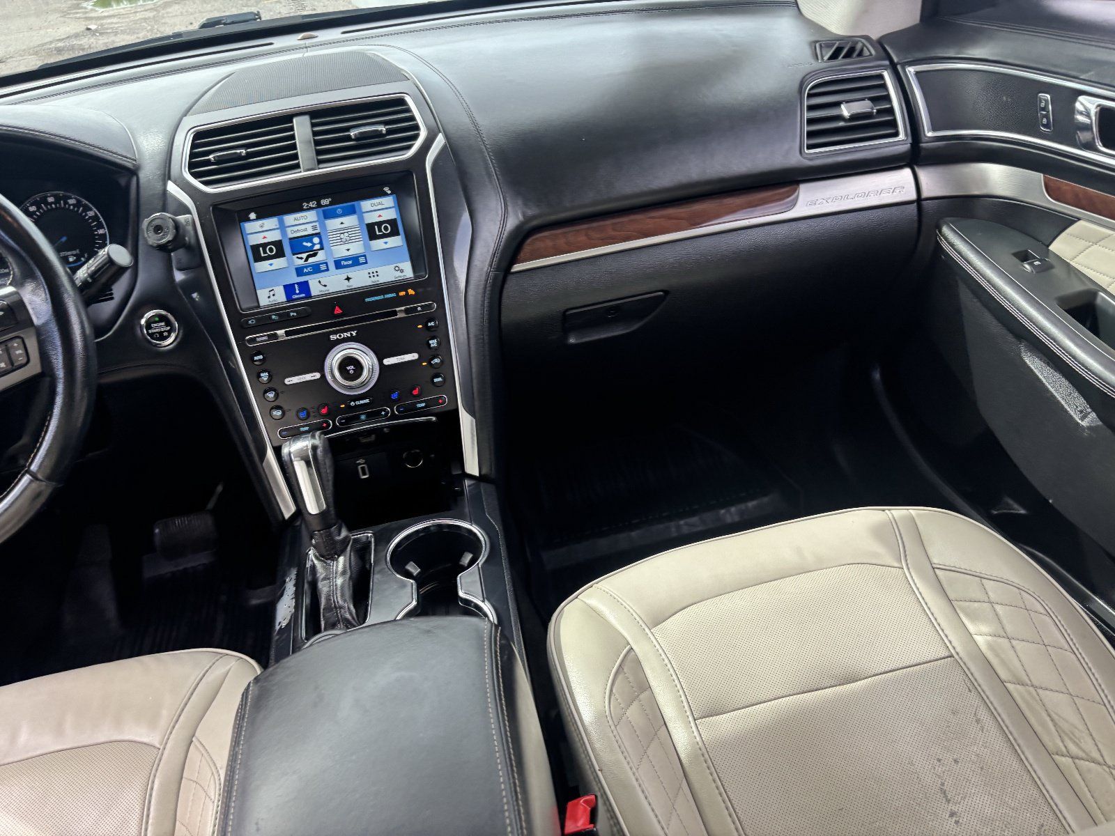 Used 2017 Ford Explorer Platinum AWD/4WD image 17