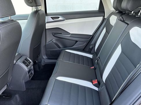 New 2025 Volkswagen Taos SEL image 10