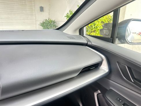 Used 2025 Toyota Prius LE image 36