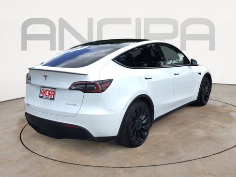 Used 2022 Tesla Model Y Performance AWD/4WD image 12