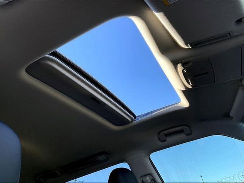 Used 2024 Nissan Armada SL w/ Captain's Chairs Package image 17