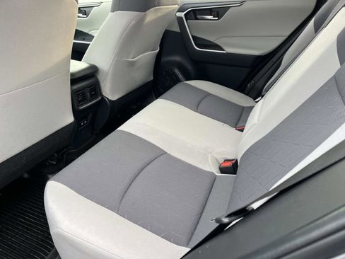 Used 2019 Toyota RAV4 XLE w/ Phone Cable & Charge Package image 20