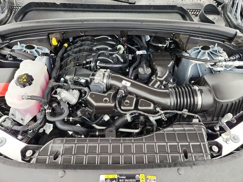 Used 2025 Jeep Grand Cherokee L Laredo image 14