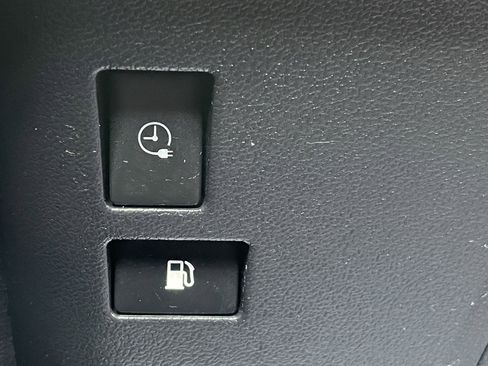 Used 2020 Toyota Prius Prime LE image 21