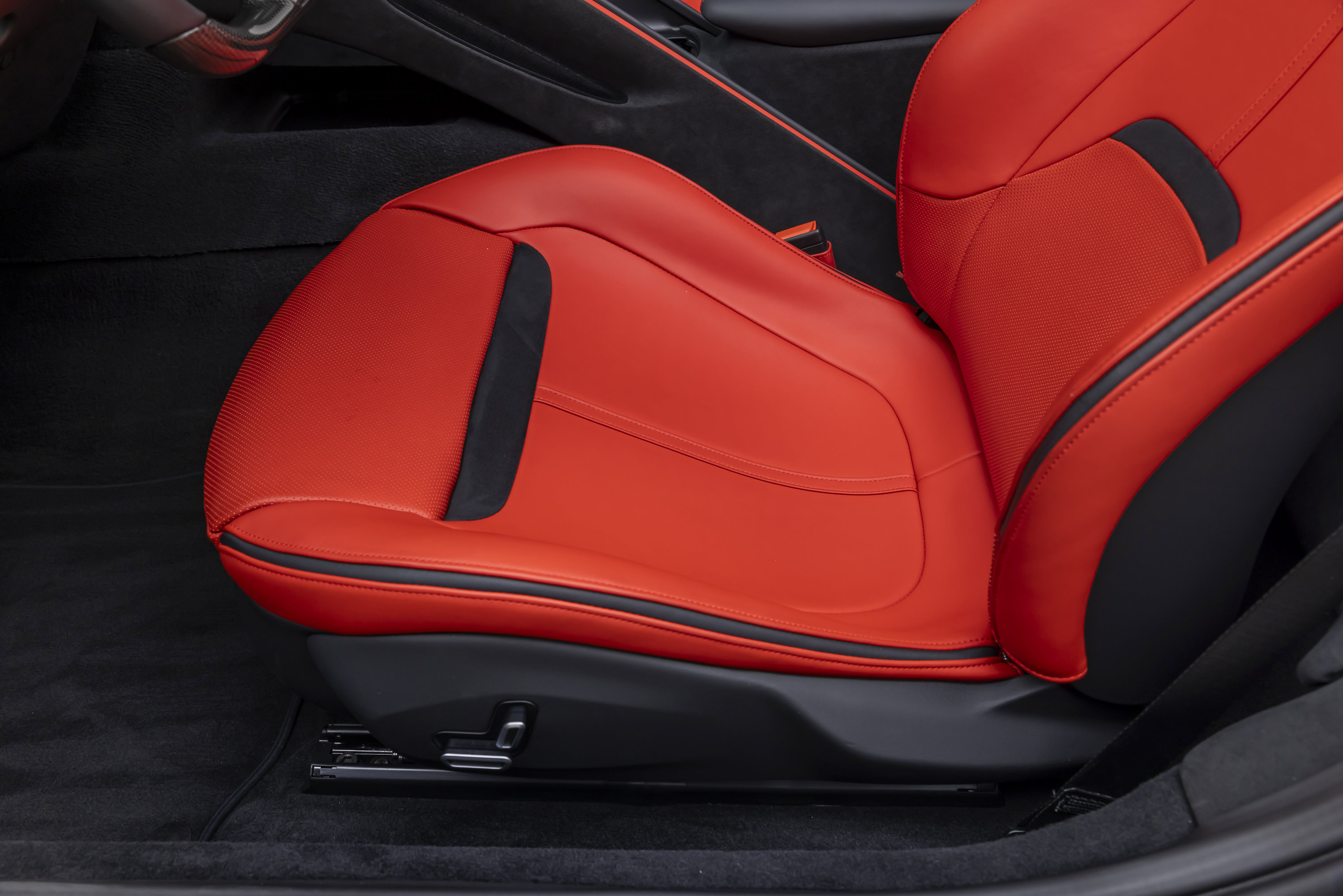 Certified 2026 Ferrari Roma Spider RWD image 78