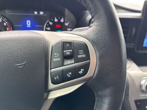 Used 2022 Ford Explorer XLT image 15