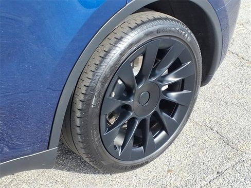 Used 2023 Tesla Model Y Long Range image 9