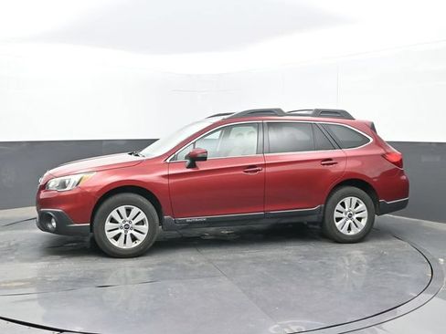 Used 2017 Subaru Outback 2.5i Premium AWD/4WD image 2