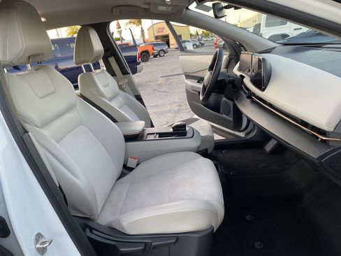 Used 2024 Nissan Ariya FWD image 27