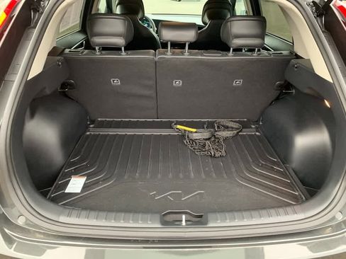 Used 2025 Kia Niro EX image 5