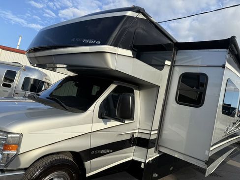Used 2017 Ford E-450 and Econoline 450 Super Duty w/ Motorhome Prep Package RWD image 27