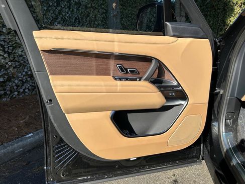 New 2026 Land Rover Range Rover SE image 18