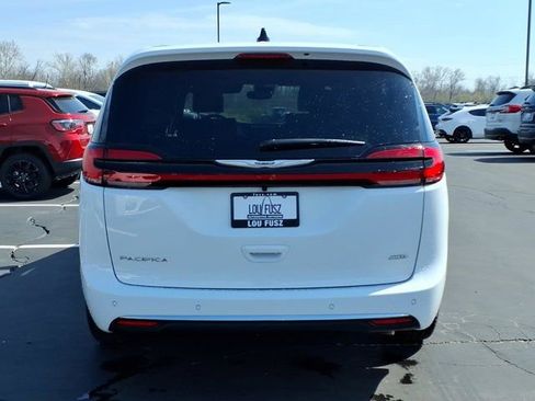New 2026 Chrysler Pacifica Select image 22