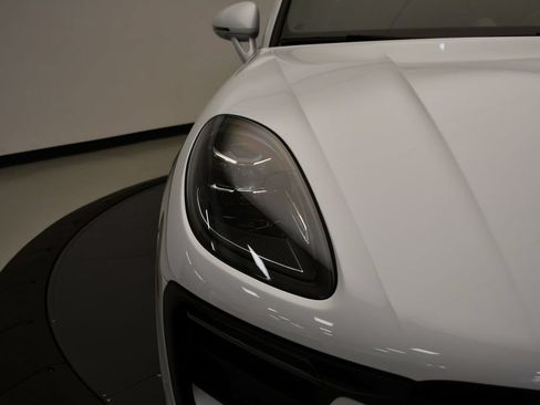 Certified 2025 Porsche Macan AWD/4WD image 15