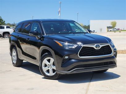 Used 2022 Toyota Highlander LE