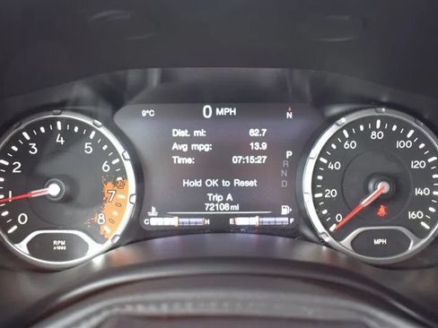 Used 2016 Jeep Renegade Trailhawk w/ Premium Trailhawk Package AWD/4WD image 18