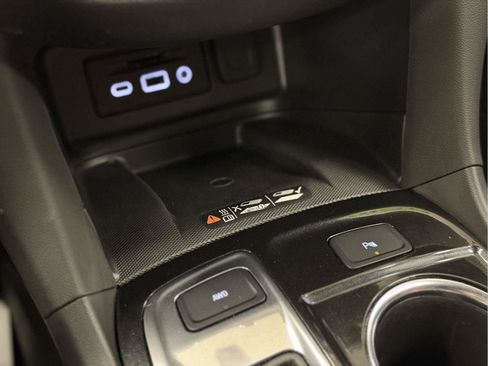 Used 2024 Chevrolet Equinox Premier AWD/4WD image 20
