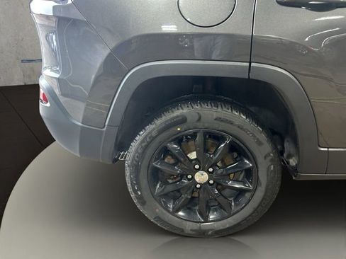 Used 2014 Jeep Cherokee Latitude w/ Comfort/Convenience Group AWD/4WD image 23