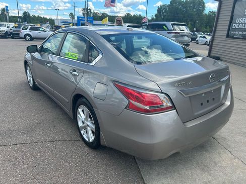 Used 2015 Nissan Altima 2.5 SL w/ Technology Package FWD image 7