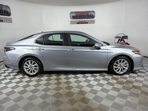 Used 2023 Toyota Camry LE image 2