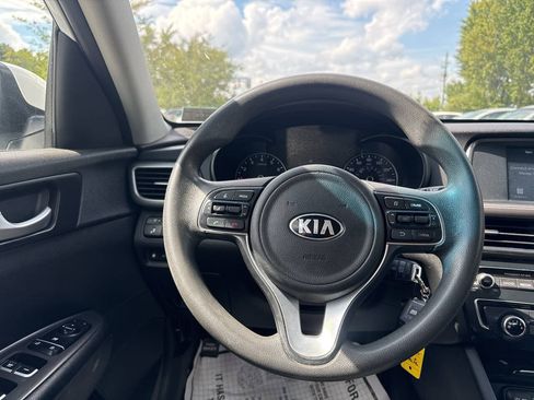 Used 2018 Kia Optima LX w/ 17" Alloy Wheels Package FWD image 14