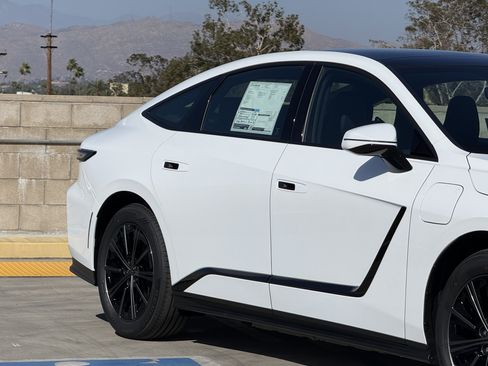 New 2026 Lexus ES 350e FWD image 5