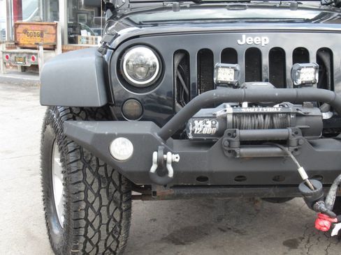 Used 2017 Jeep Wrangler Unlimited Sport w/ Quick Order Package 23S image 3