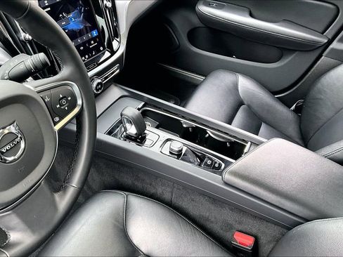 Used 2024 Volvo S60 B5 Core image 17