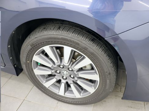 Used 2018 Toyota Sienna Limited Premium AWD/4WD image 3