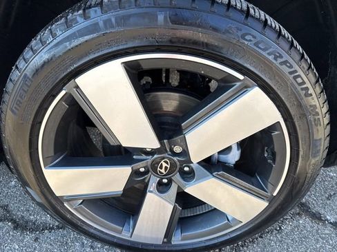 Used 2024 Hyundai Santa Fe Limited image 10