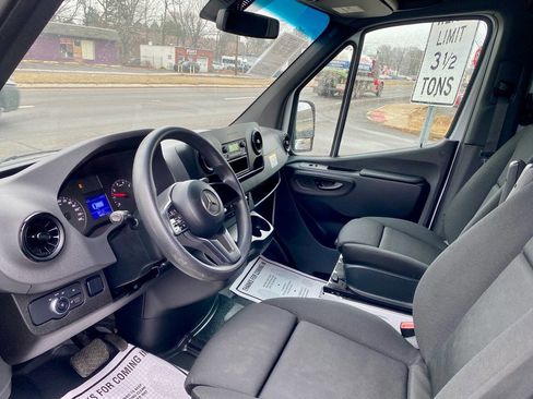 Used 2023 Mercedes-Benz Sprinter 2500 image 9