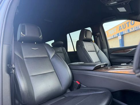 Used 2021 Cadillac Escalade Luxury RWD image 17
