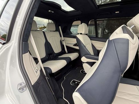 Used 2021 BMW X7 M50i image 12