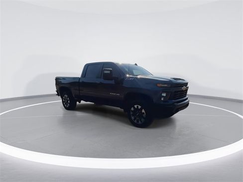 Used 2024 Chevrolet Silverado 2500 Custom w/ Custom Value Package image 2
