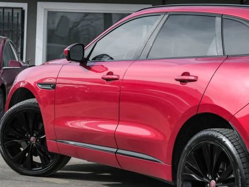 Used 2018 Jaguar F-PACE S image 12
