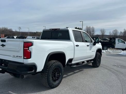New 2026 Chevrolet Silverado 2500 ZR2 image 3