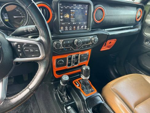 Used 2021 Jeep Wrangler Unlimited Sahara w/ Cold Weather Group AWD/4WD image 18