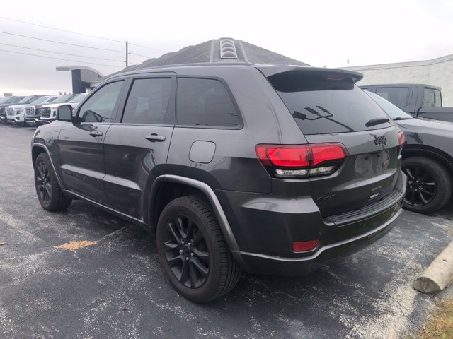 Used 2021 Jeep Grand Cherokee Laredo X AWD/4WD image 2