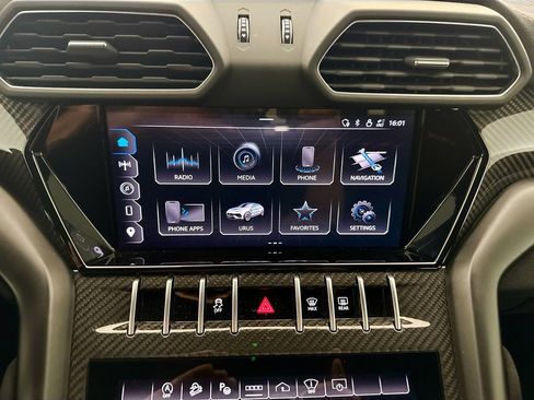 Used 2023 Lamborghini Urus Performante AWD/4WD image 15