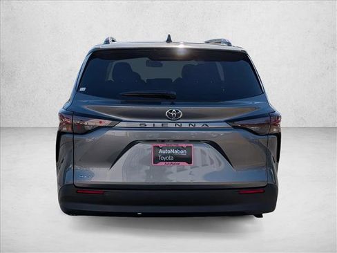 New 2026 Toyota Sienna LE image 8