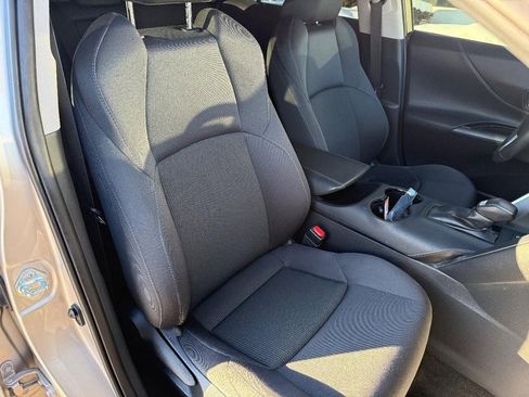 Used 2022 Toyota Venza LE image 10