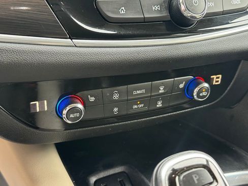 Used 2018 Buick Enclave Essence image 26