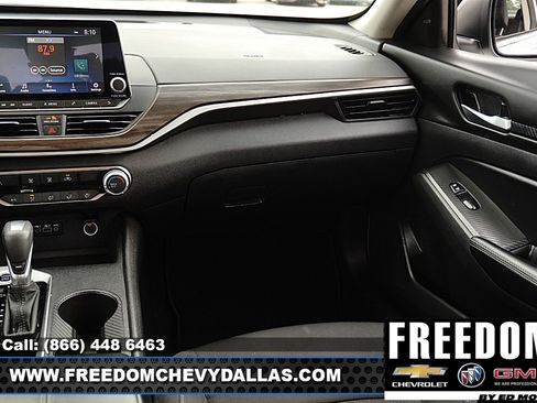 Used 2025 Nissan Altima 2.5 SV FWD image 31
